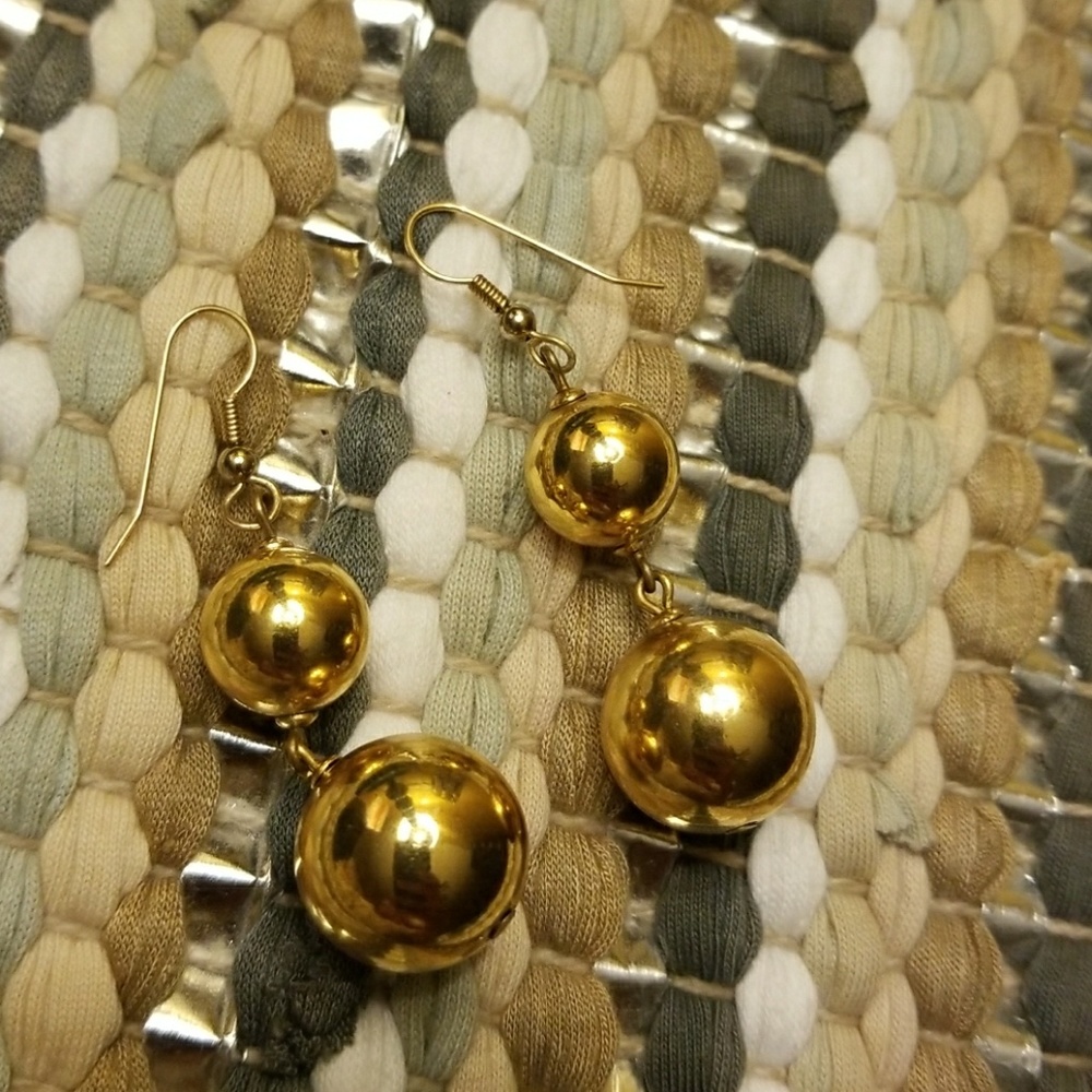 Vintage gold plated earrings!!!!
